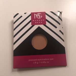 Makeup Geek eyeshadow in Creme Brulee